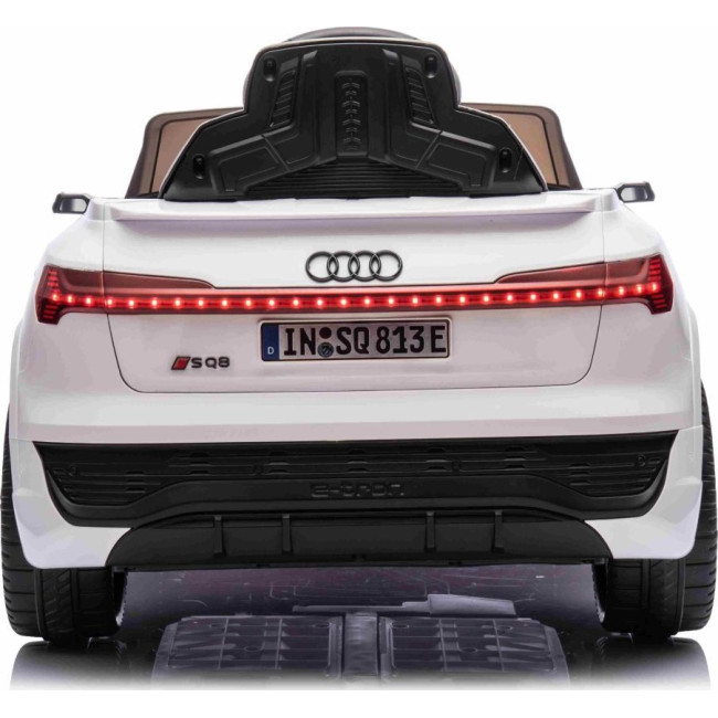 Детская аккумуляторная машинка Audi SQ8 Белая