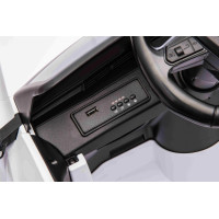 Дитяча акумуляторна машинка Audi SQ8 Біла