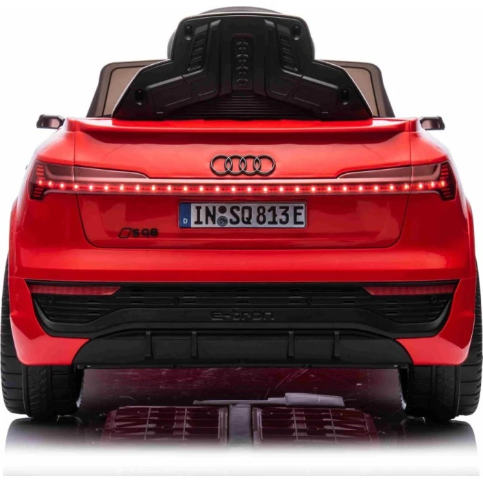 Дитяча акумуляторна машинка Audi SQ8 Червона