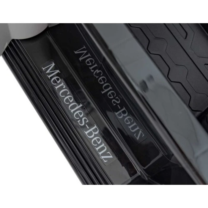 Детская аккумуляторная машинка Mercedes Benz EQG Черная
