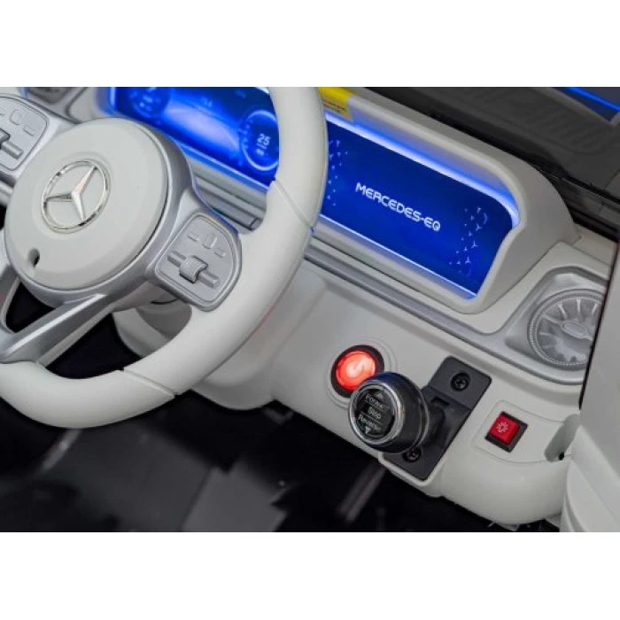 Детская аккумуляторная машинка Mercedes Benz EQG Черная