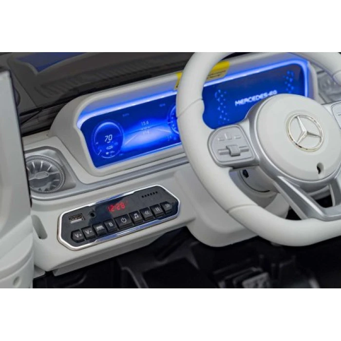 Детская аккумуляторная машинка Mercedes Benz EQG Черная