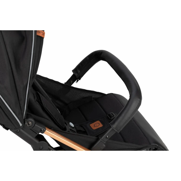 Коляска прогулочная MoMi ESTELLE Black