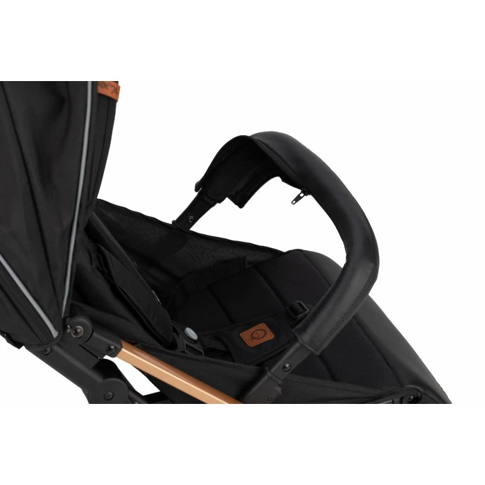 Коляска прогулочная MoMi ESTELLE Black